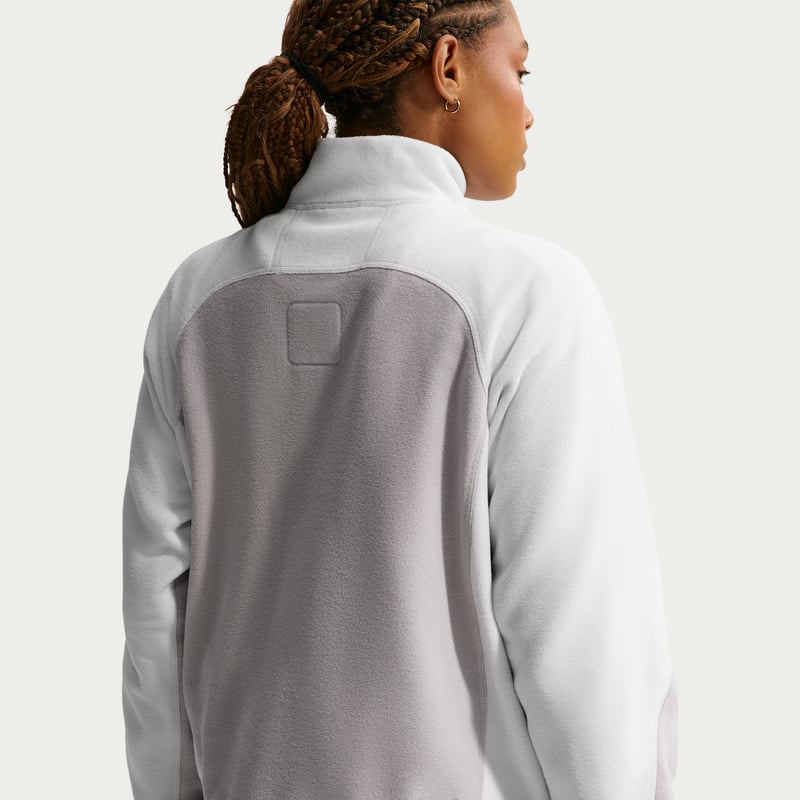 Nike ACG "Wolf Tree" 1/2-Zip Topp "Fog" | Dame | | 02 | SPORTSHOWROOM