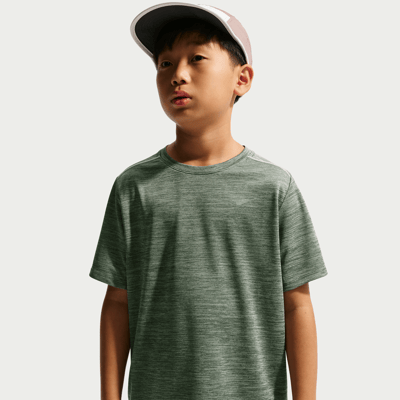Nike Miler Dri-FIT Skjorte "Camo Green & Olive Aura" | Barn | | 01 | SPORTSHOWROOM