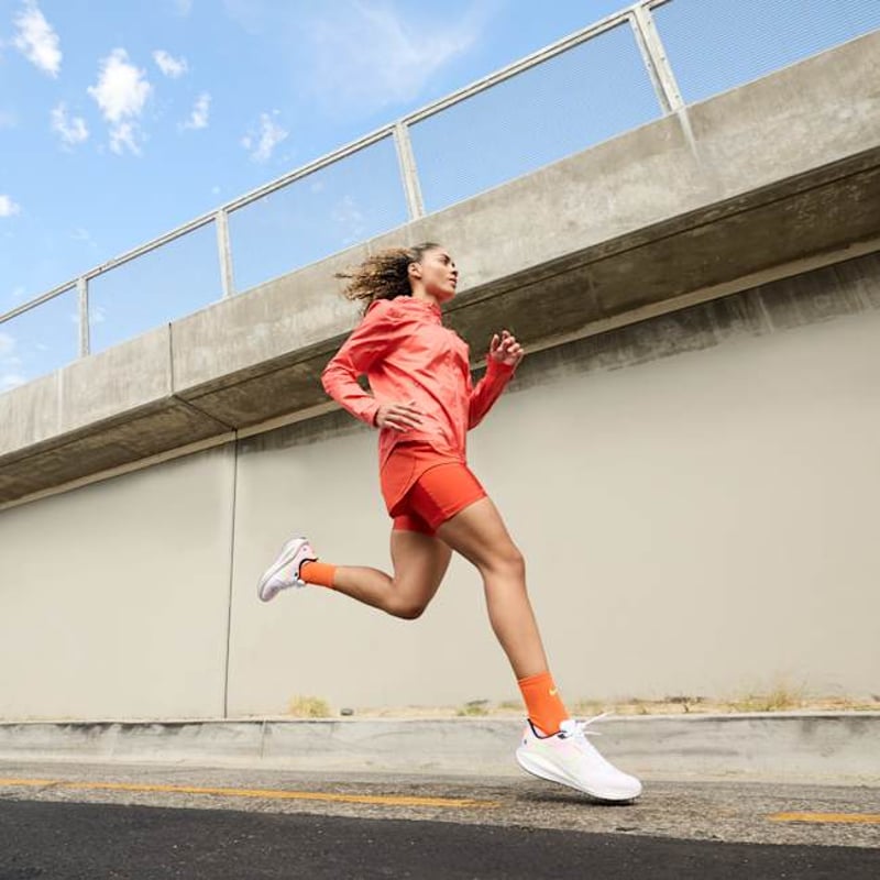 Nike Vomero 17 FB8502-100 02