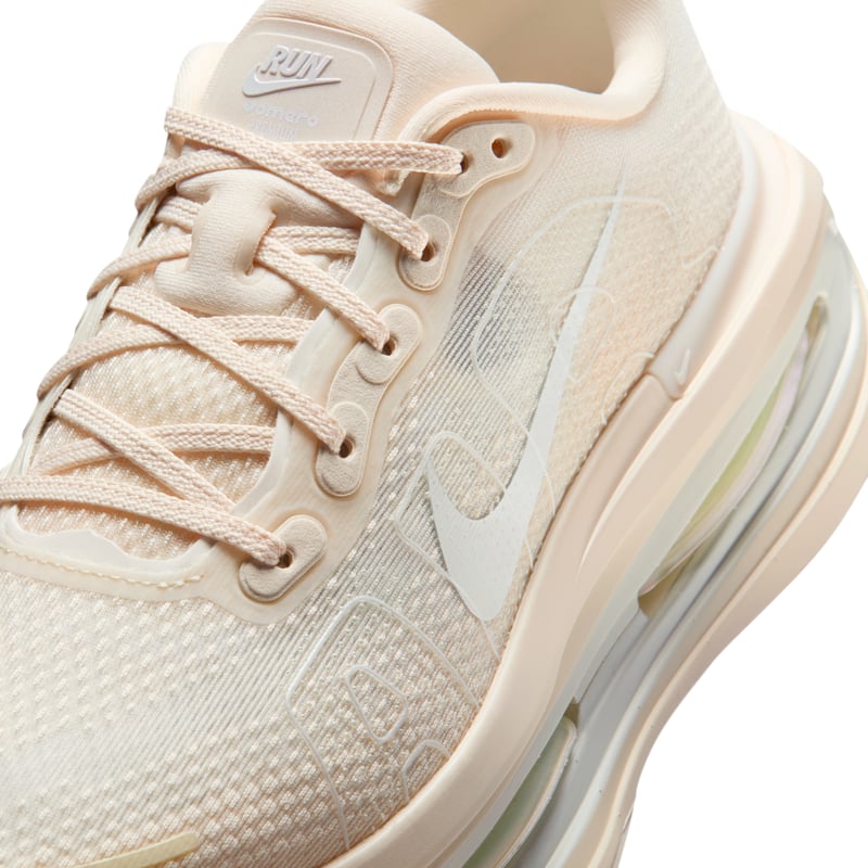 Nike Vomero Premium IQ8102-100 07