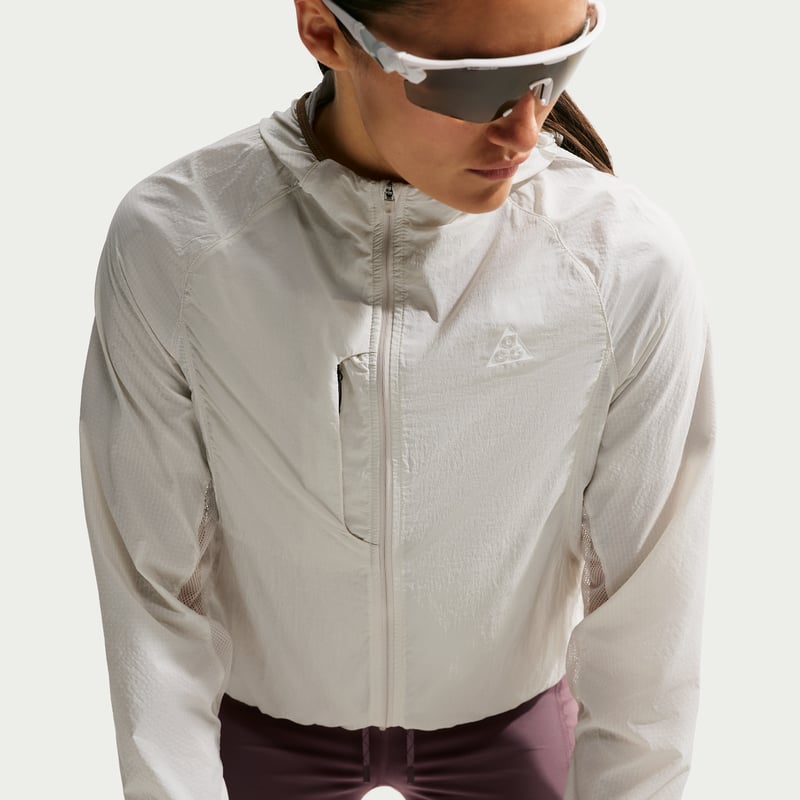 Nike ACG 'Aireez' UV Protection Jacket "Light Orewood Brown" | Women | Outdoor | 03 | SPORTSHOWROOM