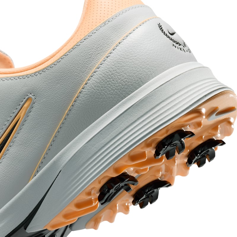 Zapatos de golf Nike Victory Tour 4 "Photon Dust & Tangerine Tint" | Hombre | Golf | 09 | SPORTSHOWROOM