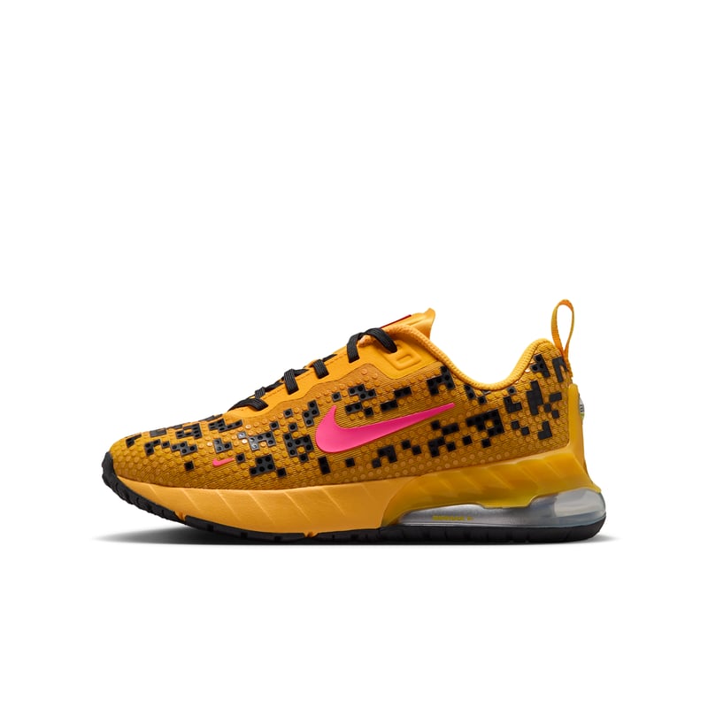 Nike Air Max Phoenix x LEGO runners "University Gold" | Kids | Sportstyle | 01 | SPORTSHOWROOM