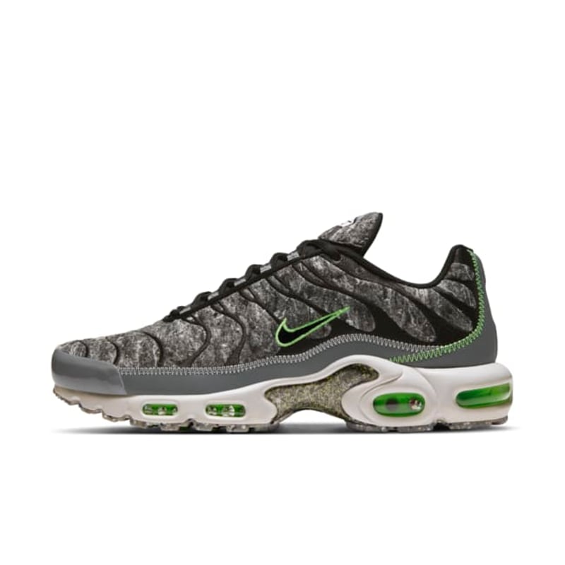 Nike Air Max Plus Essential DA9326-001 01