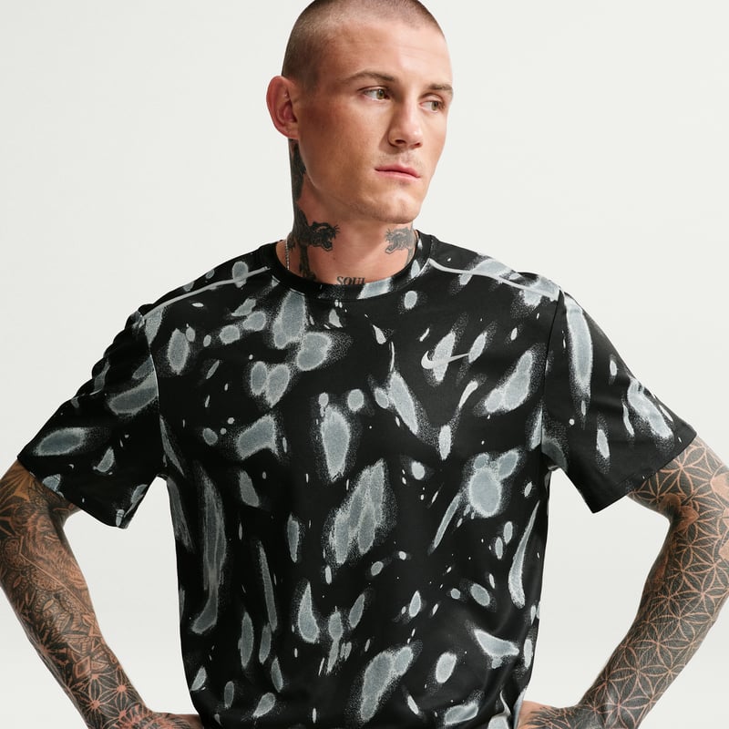 Camiseta Nike Miler Dri-FIT UV "Black" | Hombre | Correr | 01 | SPORTSHOWROOM