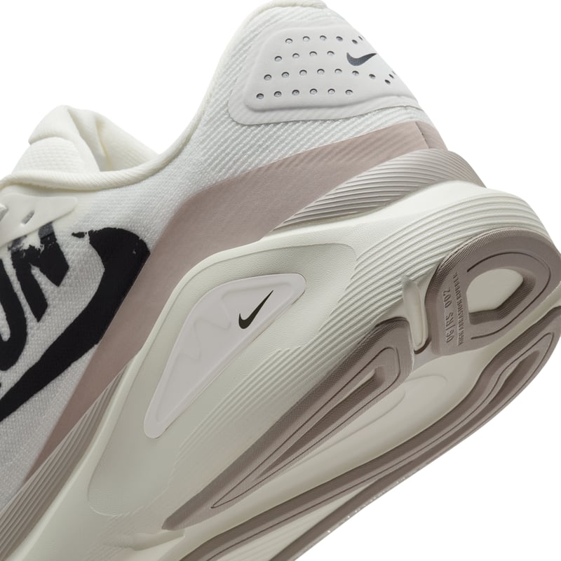 Nike Structure 26 IB5698-100 08