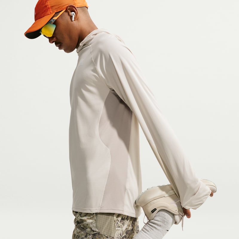 Top Nike ACG "Solar Chase" Dri-FIT UV Protection Hooded "Light Orewood Brown & Cream II" | Homem | Exterior | 03 | SPORTSHOWROOM