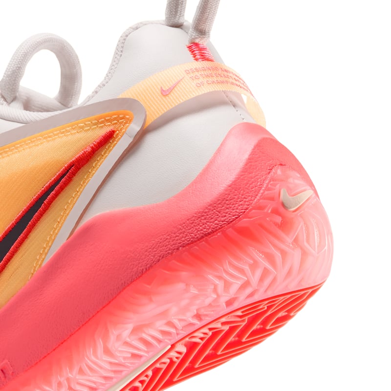 Nike HyperAce 3 SE volleyballsko "Coconut Milk & Hot Lava" | Dame | Volleyball | 08 | SPORTSHOWROOM