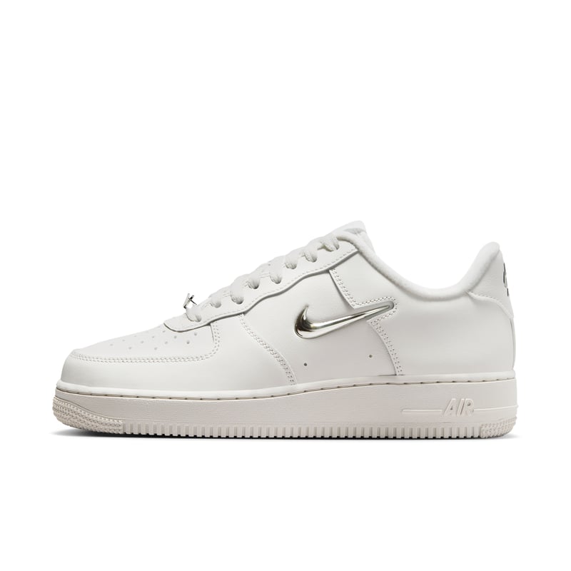Nike Air Force 1 '07 Sneaker "Chrome Swoosh" | Damen | Sportstyle | 01 | SPORTSHOWROOM