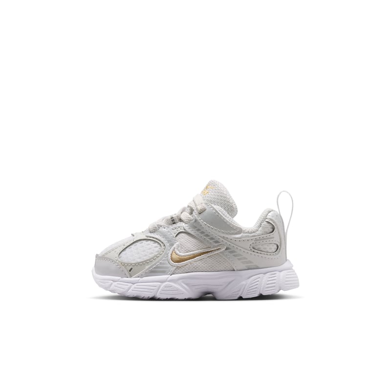 Nike V5 RNR HQ6413-104 01