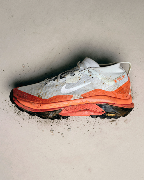 Scarpe da trail running Nike ACG Zegama GORE-TEX "Light Silver & Safety Orange" | Uomo | Outdoor | 01 | SPORTSHOWROOM
