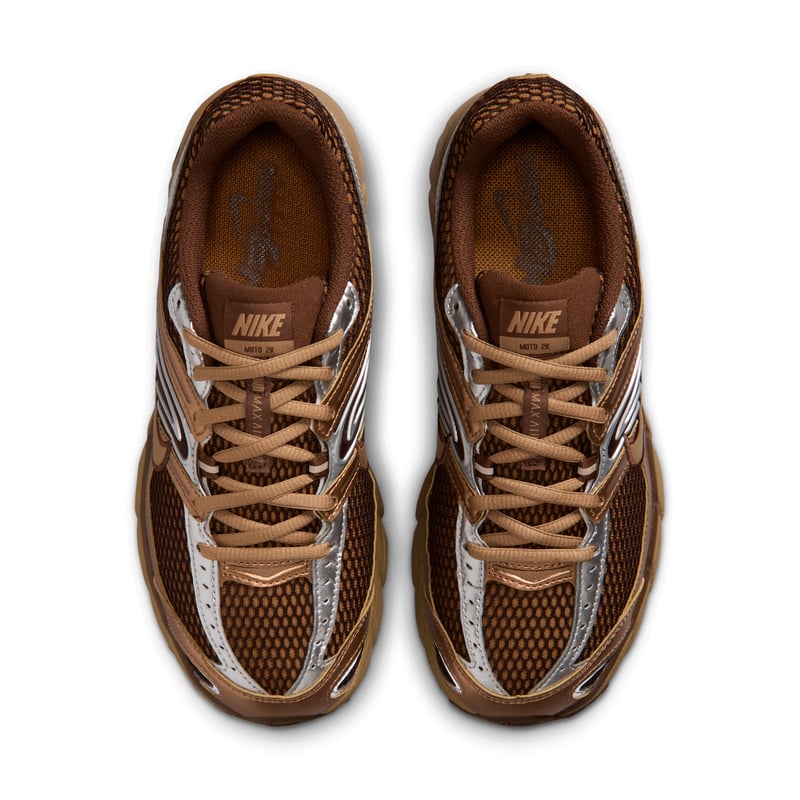 Nike Air Max Moto 2K Sneaker "Light British Tan & Cacao Wow" | Damen | Sportstyle | 04 | SPORTSHOWROOM