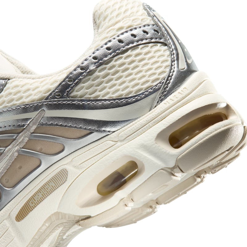 Nike Air Max Moto 2K HQ2056-108 08
