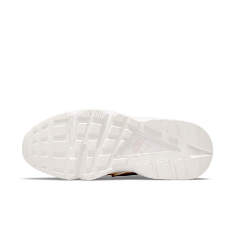 Nike Air Huarache DH4439-104 02