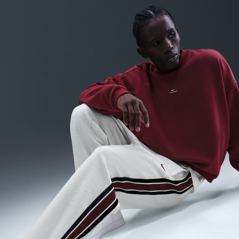 Nike LeBron Standard Issue Therma-FIT Byxor "Sail & Dark Team Red" | Män | Basket | 05 | SPORTSHOWROOM