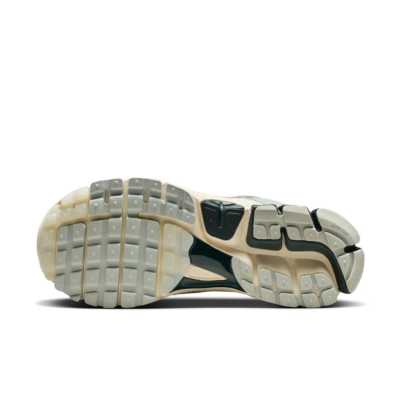 Nike Zoom Vomero 5 IO7452-133 02