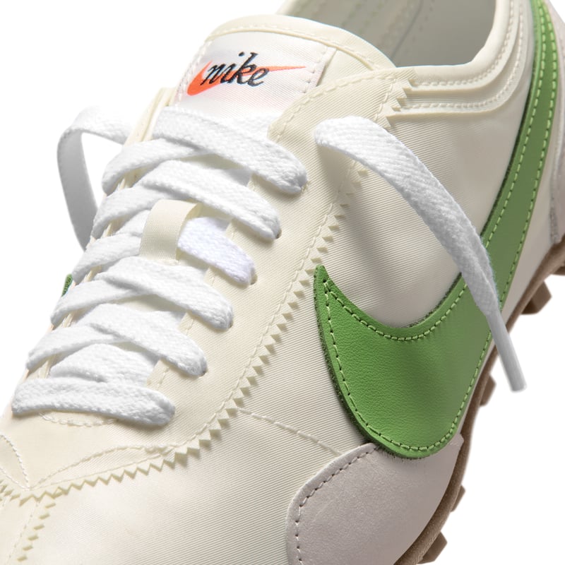 Nike Moon Shoe OG sneakers "Sail & Chlorophyll" | Kvinnor | Sportstyle | 07 | SPORTSHOWROOM