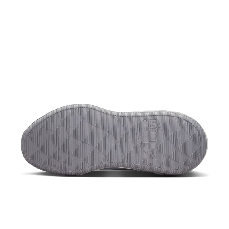 Nike Bella 7 Trainingsschuhe "Football Grey & Sail" | Damen | Training | 02 | SPORTSHOWROOM