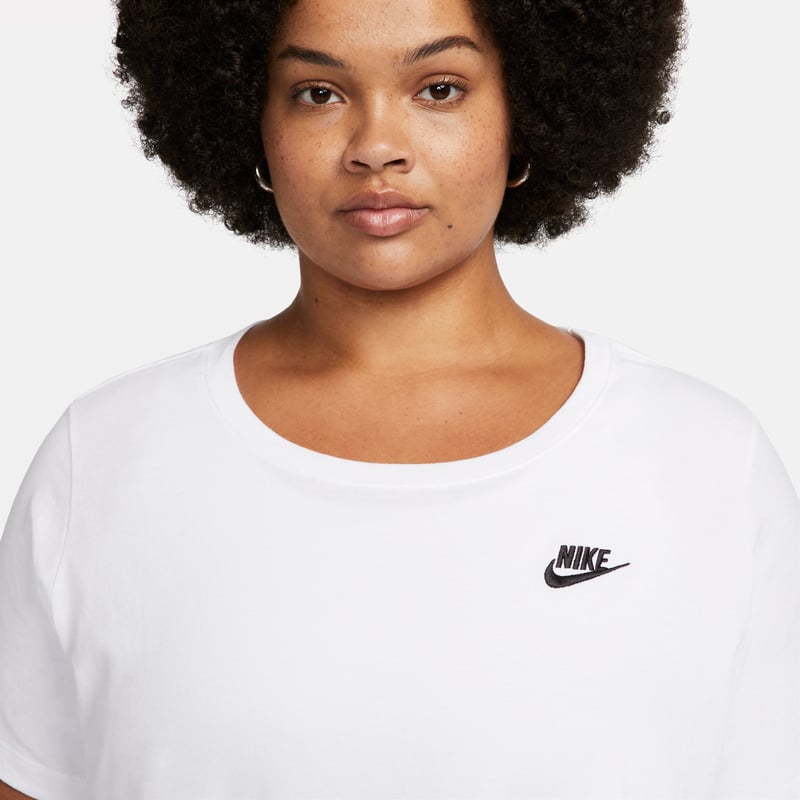 Nike Club Essentials FD0646-100 04