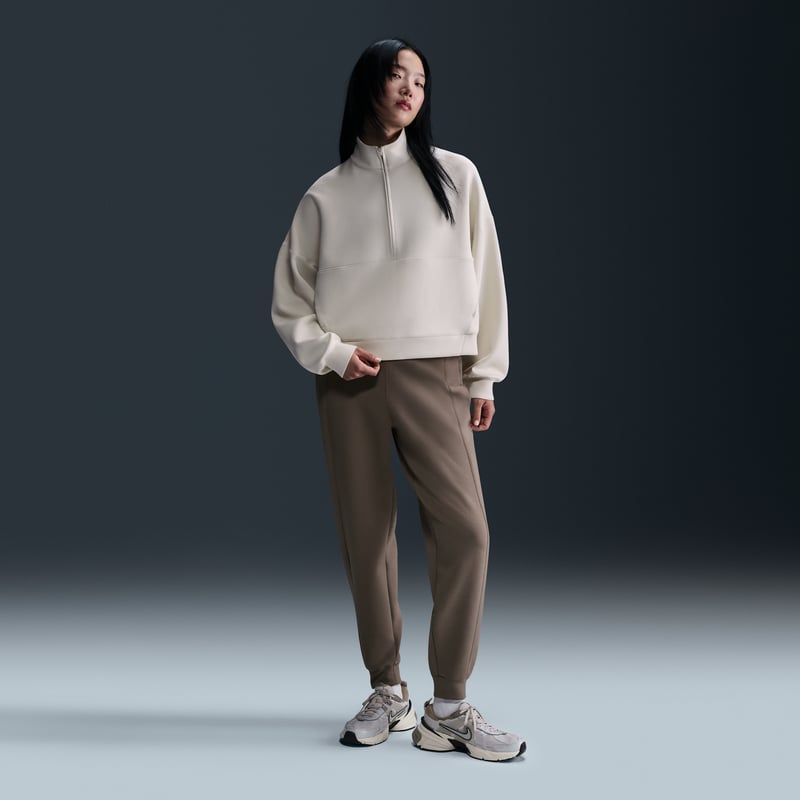 Nike 24.7 ImpossiblySoft Dri-FIT Oversized HQ8188-104 04