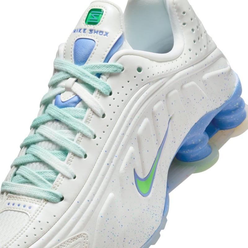 Nike Shox R4 IH2343-100 07