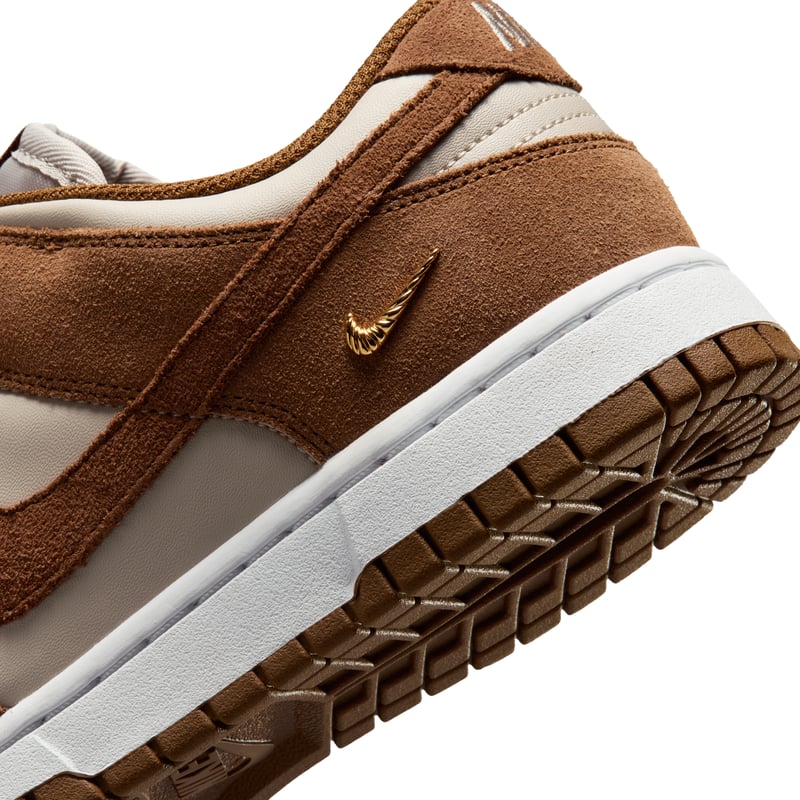 Nike Dunk Low Suede sneakers "Light British Tan & Cream" | Dame | Sportstyle | 08 | SPORTSHOWROOM