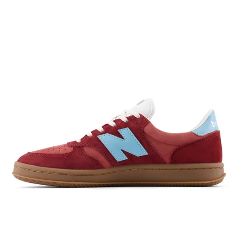 New Balance T500 Sneaker "Classic Crimson & Light Blue" | Herren | Sportstyle | 01 | SPORTSHOWROOM