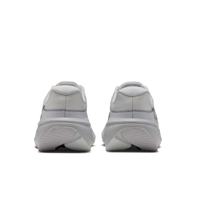 Nike Downshifter 14 löparskor "Off-White & Metallic Silver" | Kvinnor | Löpning | 06 | SPORTSHOWROOM
