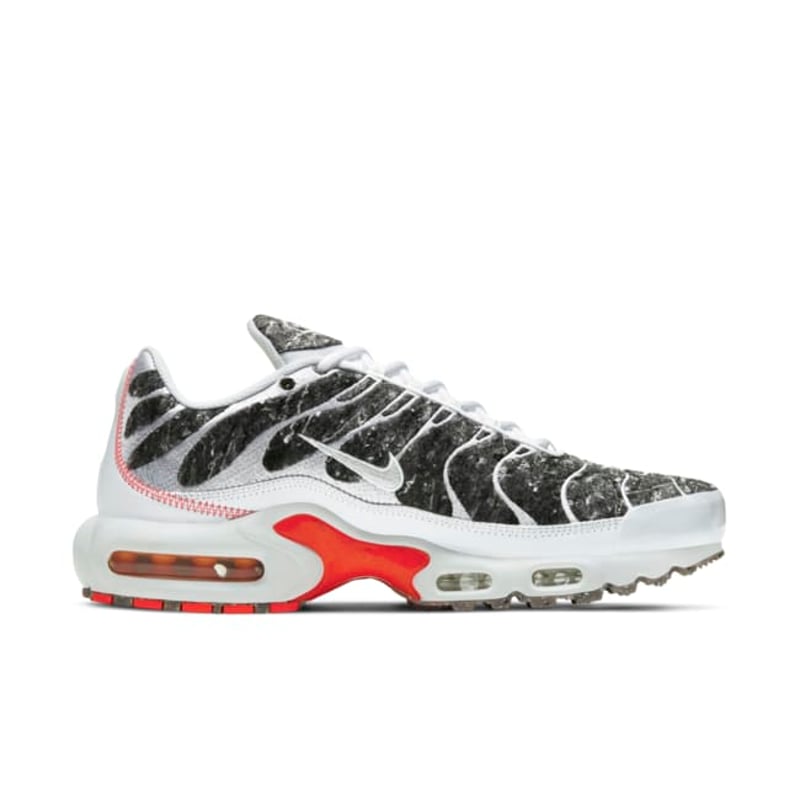 Nike Air Max Plus Essential DA9326-100 03