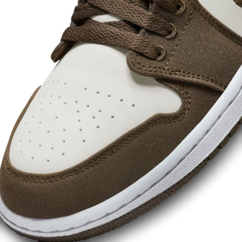 Jordan 1 Low SE DV0426-301 03