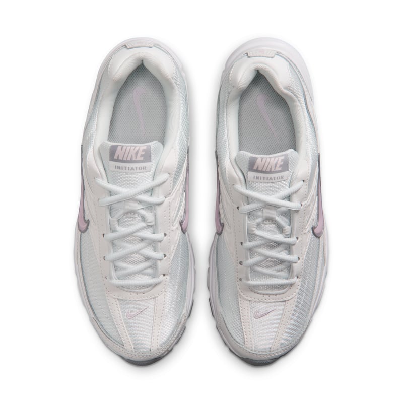 Nike Initiator Sneaker "Summit White & Bleached Lilac" | Damen | Sportstyle | 04 | SPORTSHOWROOM