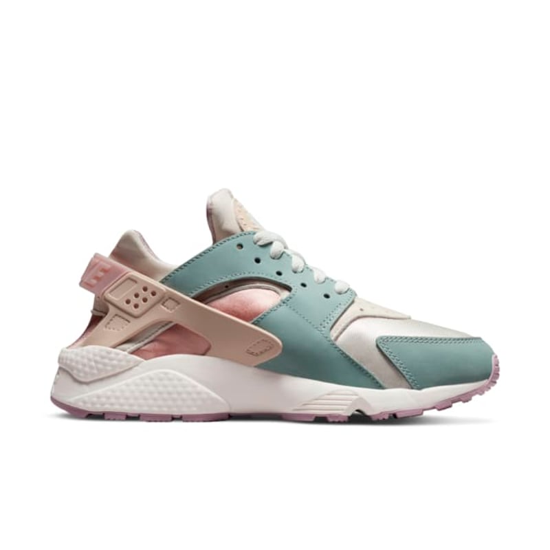 Nike Air Huarache DQ4990-104 03