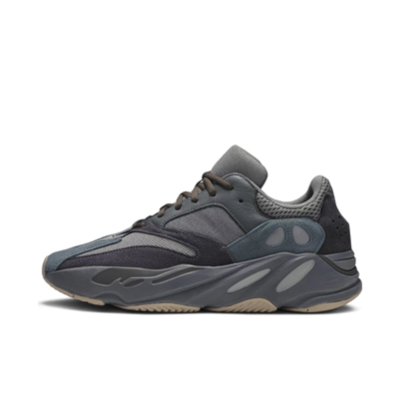 Yeezy Boost 700 FW2499 01