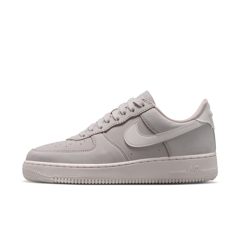 Nike Air Force 1 Retro Premium sneakers "Light Bone & Sail" | Dames | Sportstyle | 01 | SPORTSHOWROOM