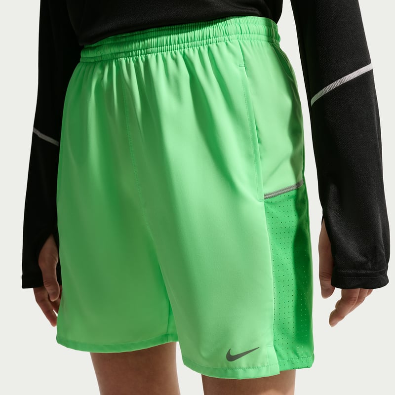 Short Nike Miler Dri-FIT "Illusion Green & Light Green Spark" | Enfant | Course à pied | 02 | SPORTSHOWROOM