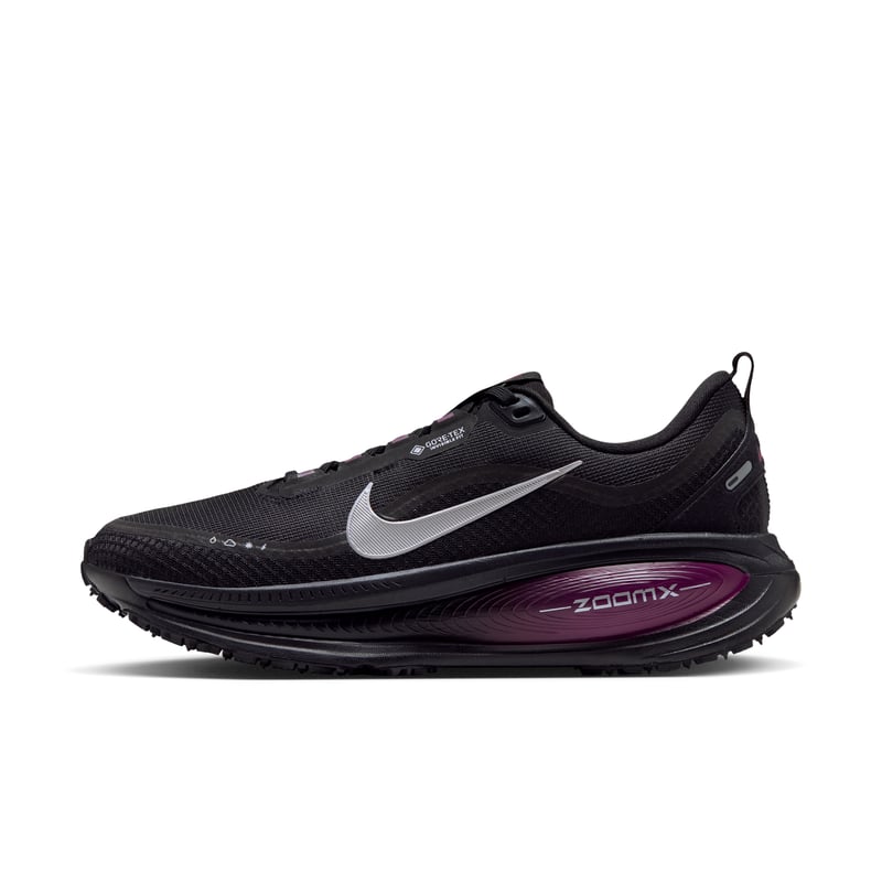Nike Vomero 18 GORE-TEX hardloopschoenen "Black & True Berry" | Dames | Hardlopen | 01 | SPORTSHOWROOM