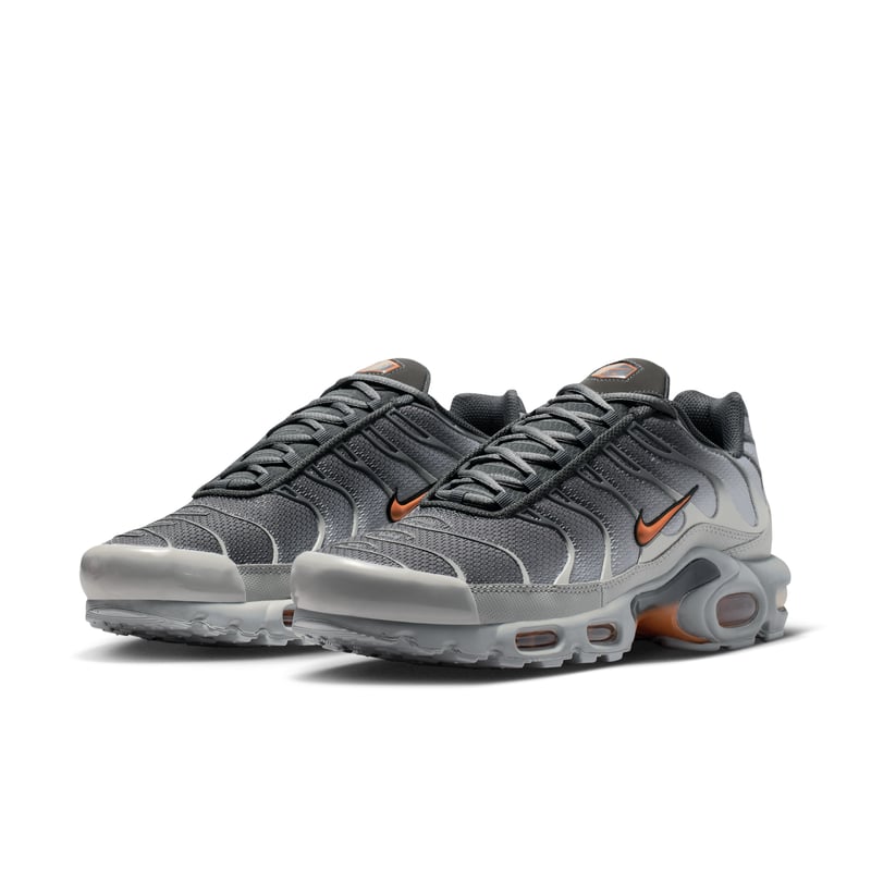 Superge Nike Air Max Plus "Light Smoke Grey & Hot Curry" | Moški | Sportstyle | 05 | SPORTSHOWROOM