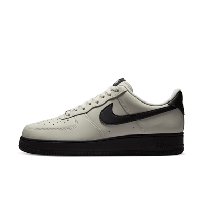Nike Air Force 1 '07 sneakers "Light Bone & Black" | Heren | Sportstyle | 00 | SPORTSHOWROOM