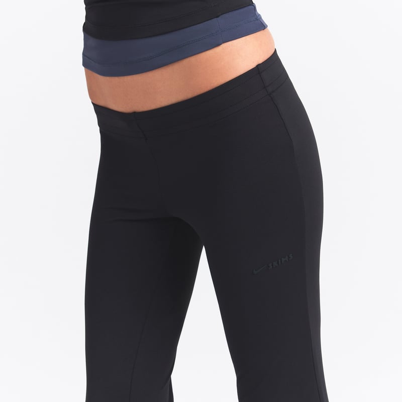 NikeSKIMS Airy IU8312-054 02
