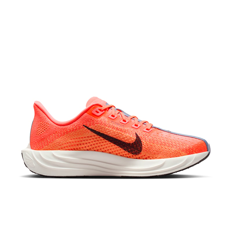 Sapatilhas de running Nike Pegasus Plus "Hot Lava & Orange Pulse" | Mulher | Corrida | 03 | SPORTSHOWROOM