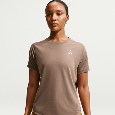 Tricko Nike ACG Dri-FIT "Mink Brown" | Ženy | Vonkajšie | 01 | SPORTSHOWROOM