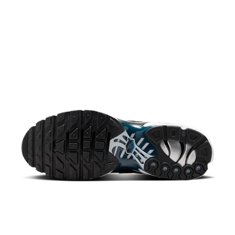 Nike Air Max Plus FN6949-001 02