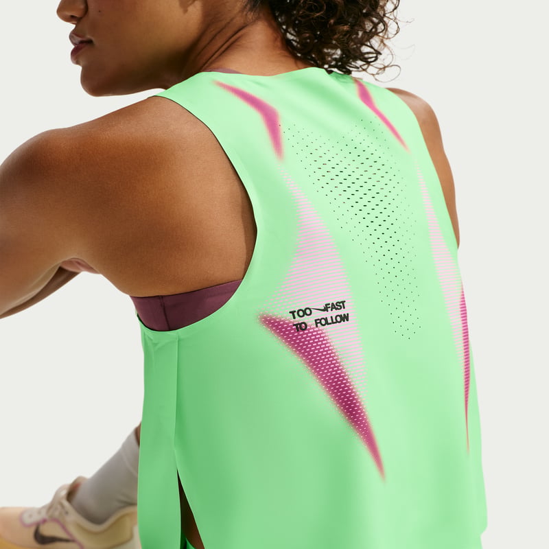 Nike AeroSwift Dri-FIT ADV Cropped Tanktop "Illusion Green" | Damen | Laufen | 03 | SPORTSHOWROOM
