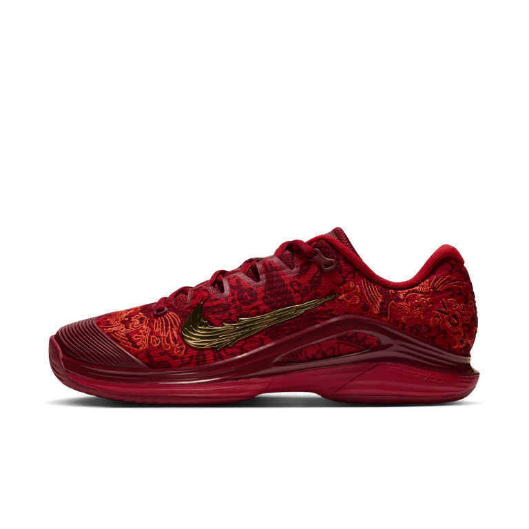 Scarpe da tennis Nike Vapor 12 x Qinwen Zheng "University Red & Tough Red" | Donna | Tennis | 01 | SPORTSHOWROOM