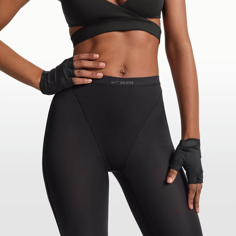 NikeSKIMS Weightless Layers IU8311-054 02