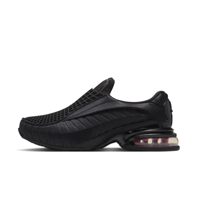 Nike Air Max Dolce Sneaker "Black & Sport Red" | Damen | Sportstyle | 01 | SPORTSHOWROOM