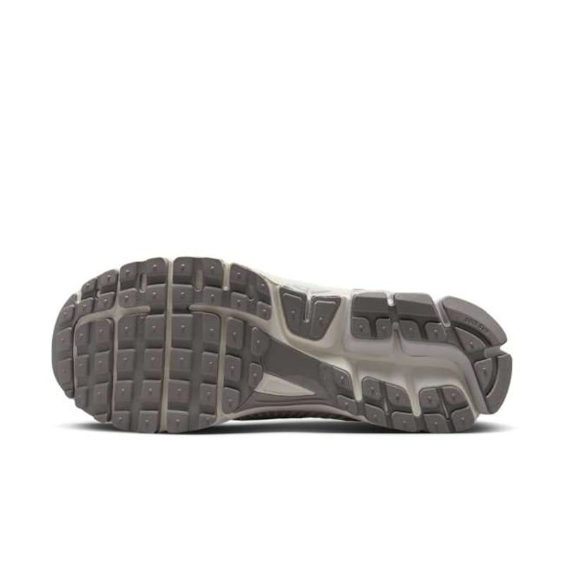 Nike Zoom Vomero 5 FB9149-103 02