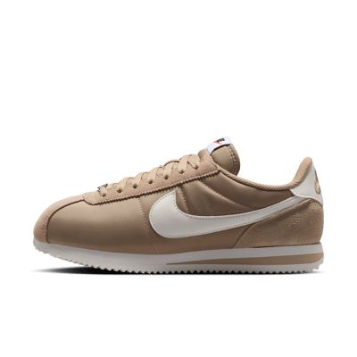 Nike Cortez Textile Sneaker "British Khaki & Sail" | Damen | Sportstyle | 01 | SPORTSHOWROOM