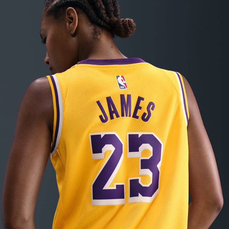 Majica Nike LeBron James Los Angeles Lakers Icon Edition 2022/23 Dri-FIT NBA Swingman "Amarillo" | Moški | Košarka | 04 | SPORTSHOWROOM