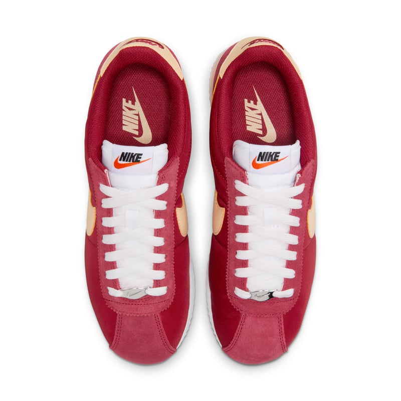 Nike Cortez Textile Sneaker "Team Crimson & Ice Peach" | Damen | Sportstyle | 04 | SPORTSHOWROOM